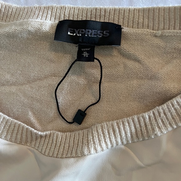 XL NWOT EXPRESS FAUX LEATHER PIECED HIGH SLIT SWEATER Long Sleeve Top Winter
NE - Picture 7 of 14